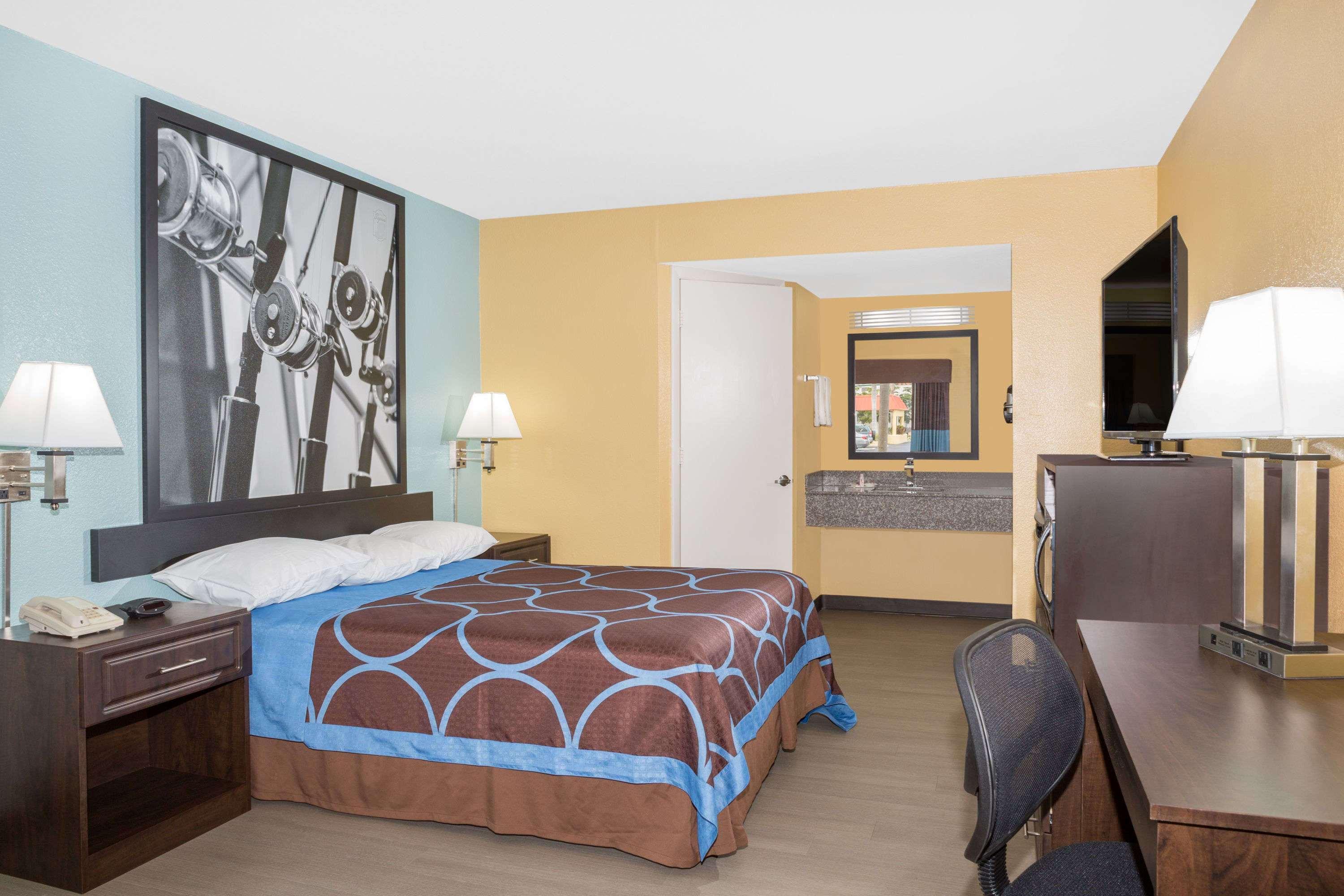 Super 8 By Wyndham Sarasota Near Siesta Key Motel Buitenkant foto