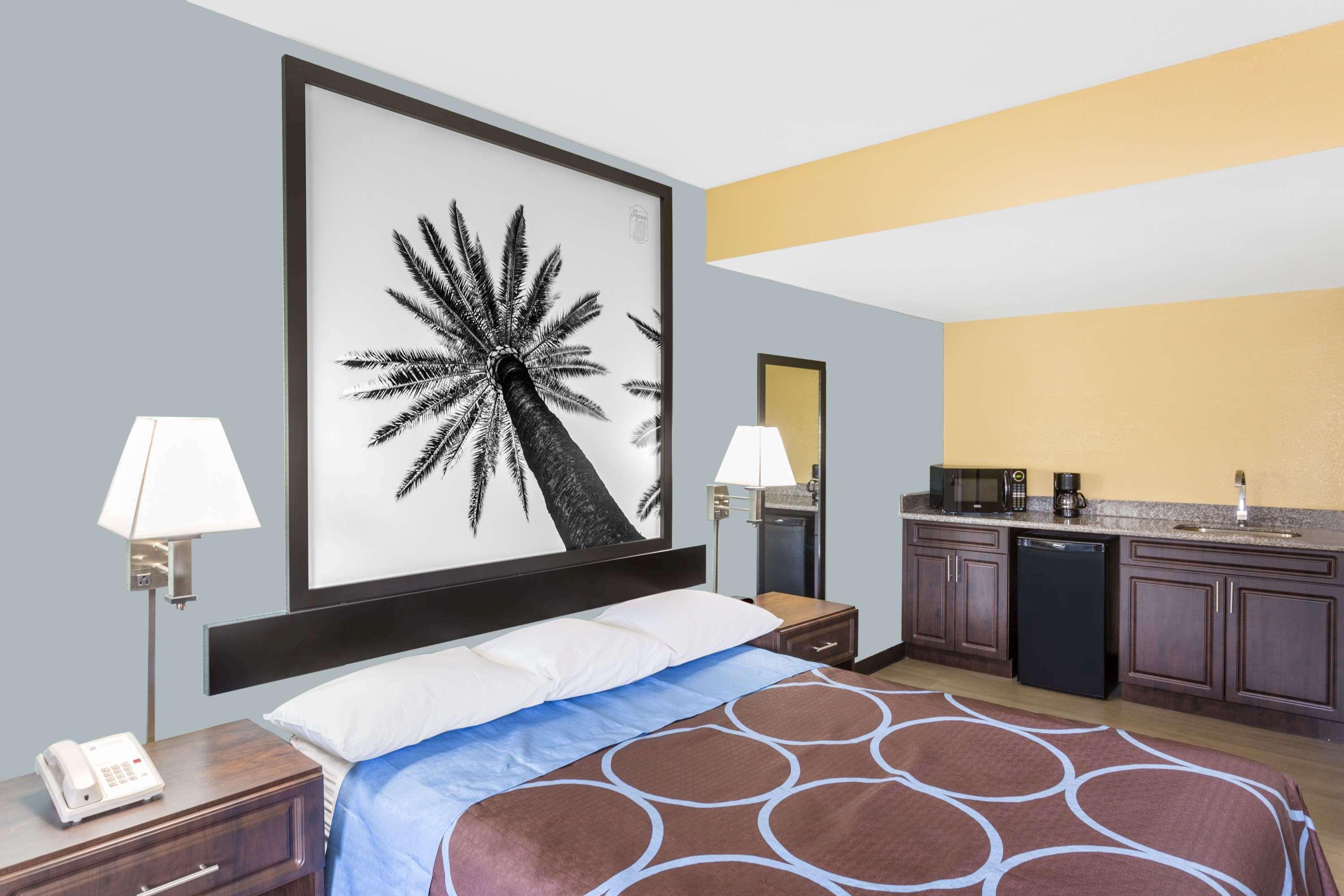 Super 8 By Wyndham Sarasota Near Siesta Key Motel Buitenkant foto