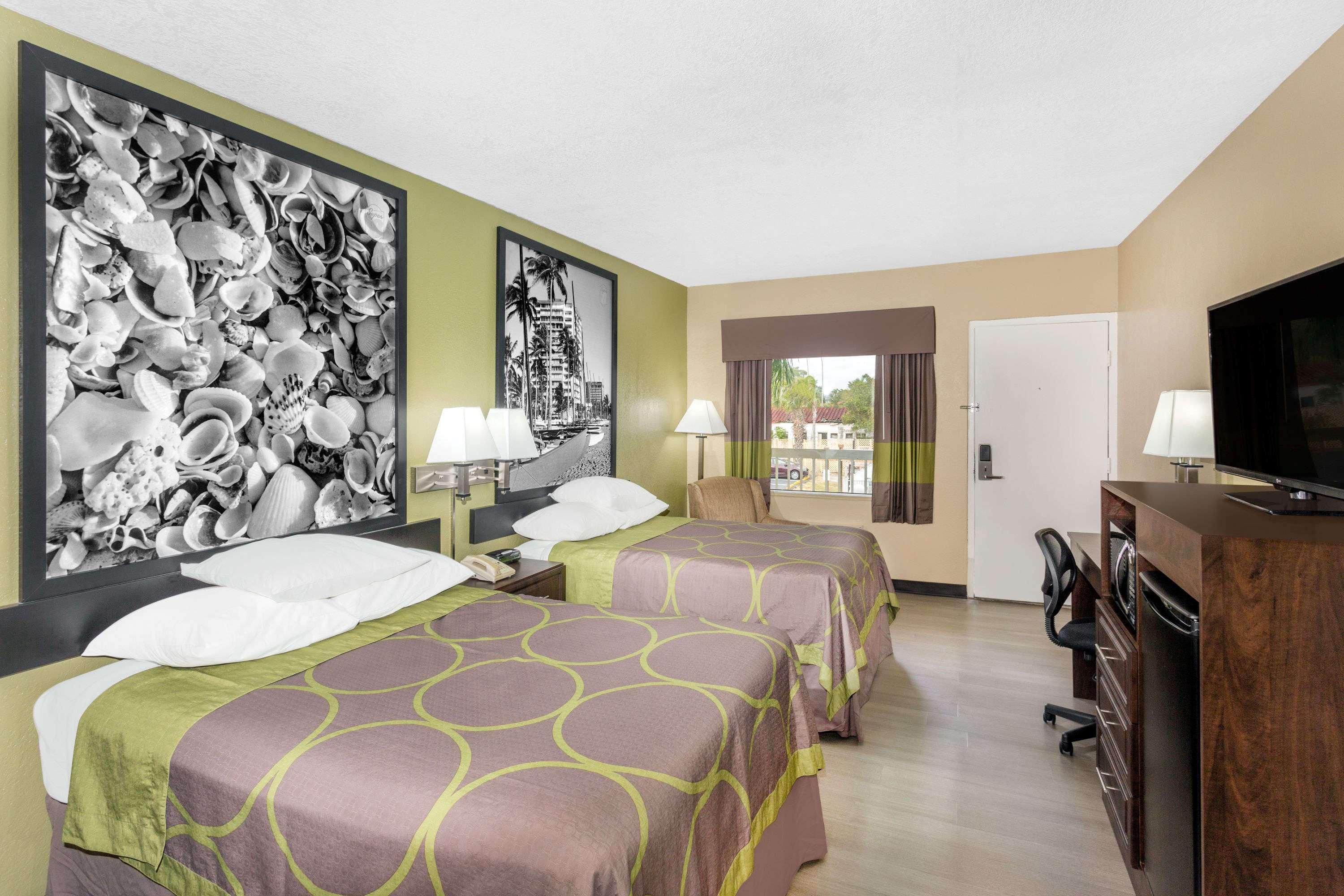 Super 8 By Wyndham Sarasota Near Siesta Key Motel Buitenkant foto
