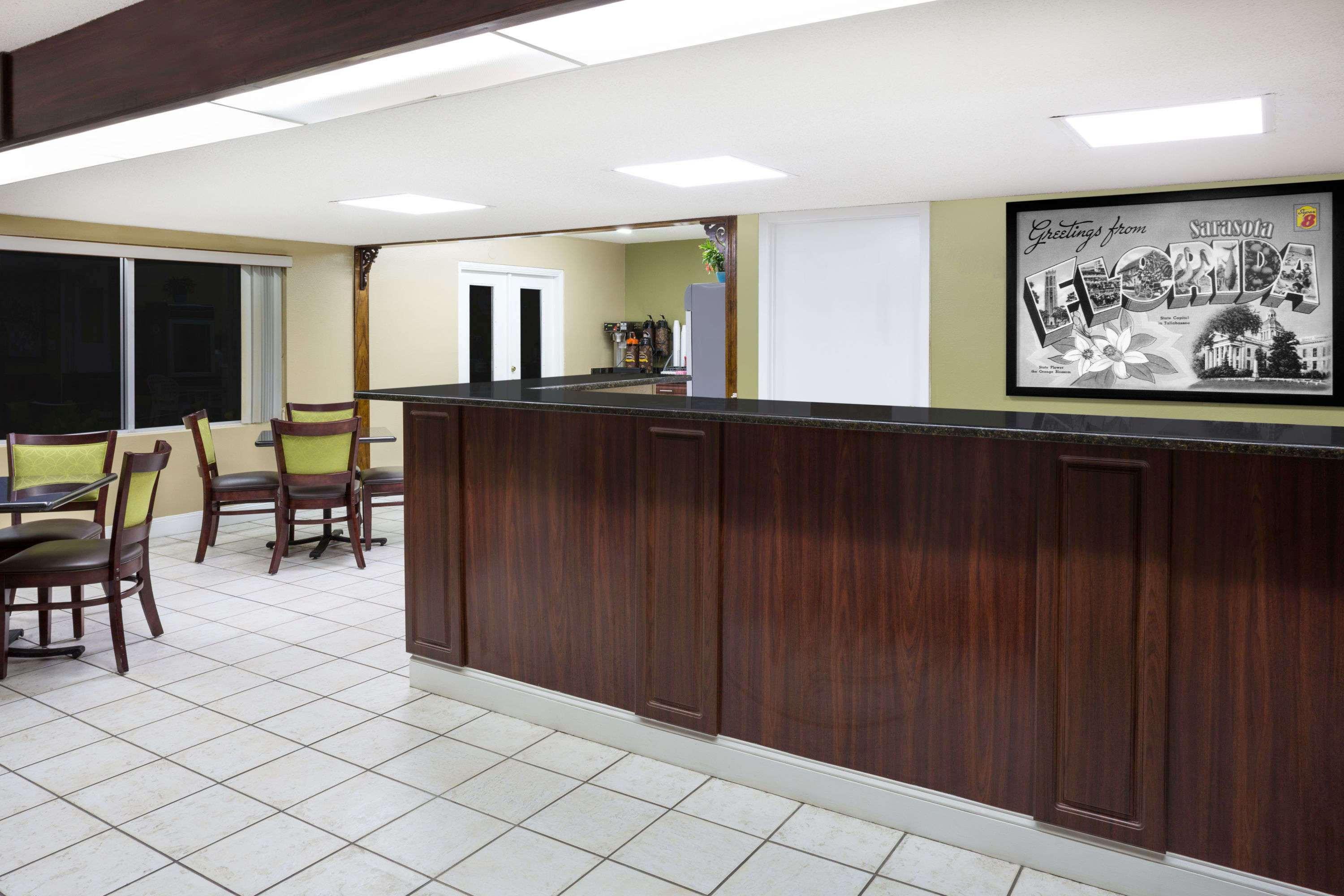 Super 8 By Wyndham Sarasota Near Siesta Key Motel Buitenkant foto