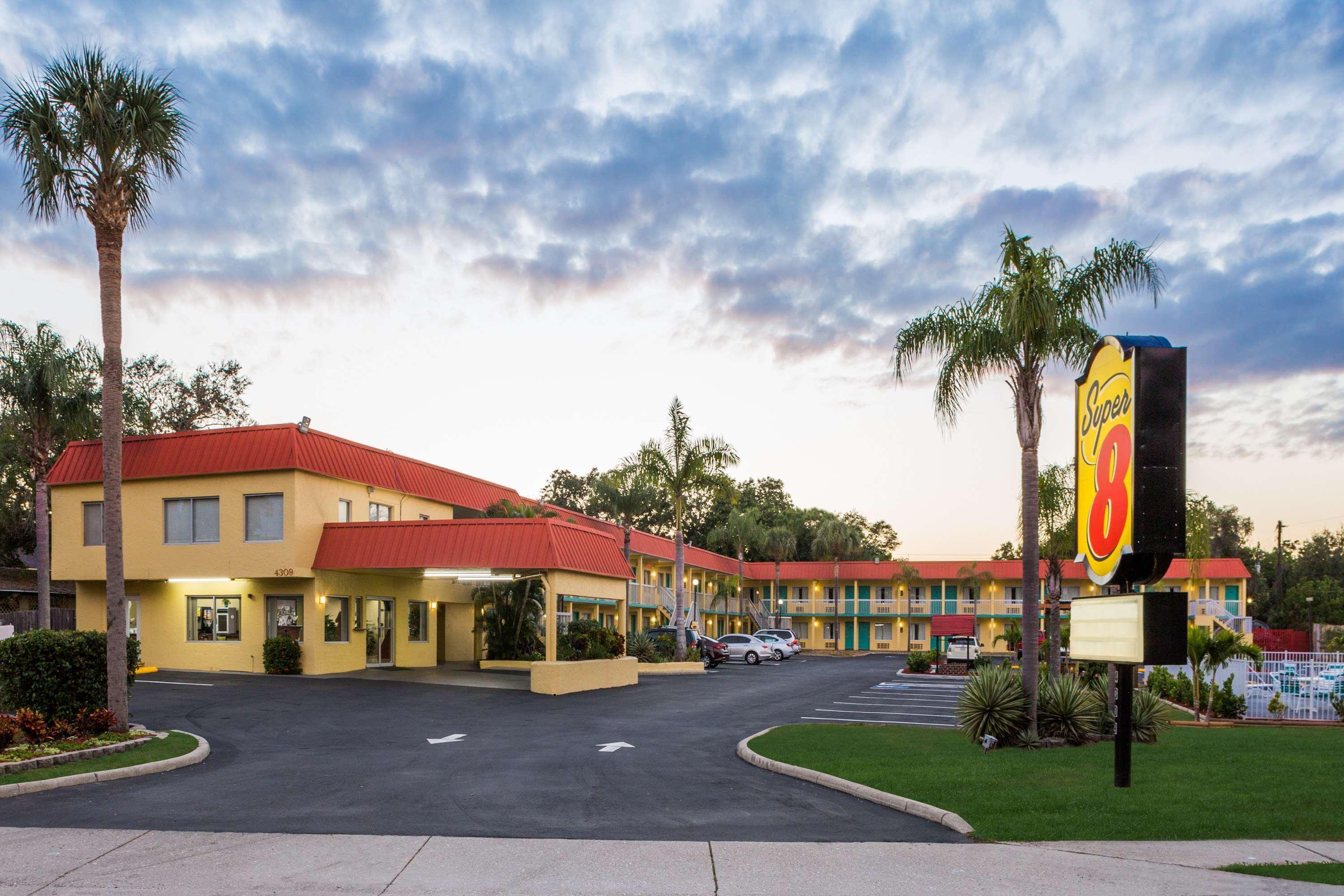 Super 8 By Wyndham Sarasota Near Siesta Key Motel Buitenkant foto