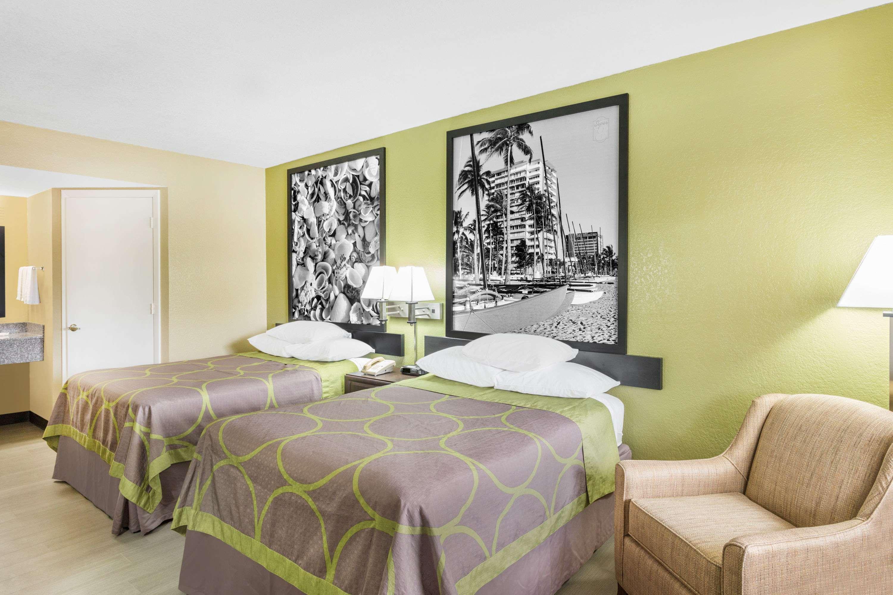 Super 8 By Wyndham Sarasota Near Siesta Key Motel Buitenkant foto