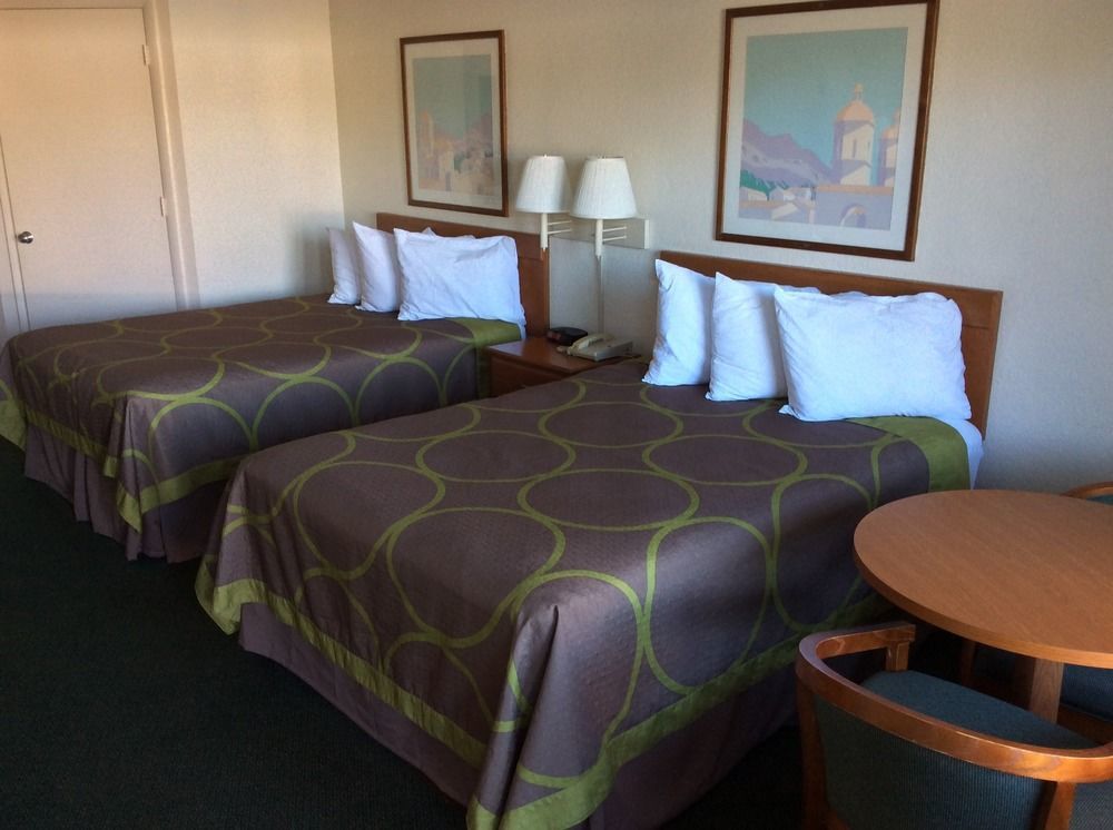 Super 8 By Wyndham Sarasota Near Siesta Key Motel Buitenkant foto
