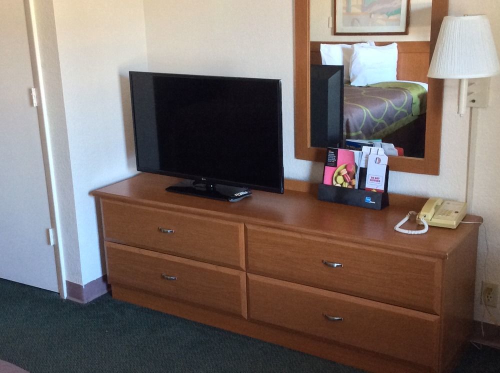 Super 8 By Wyndham Sarasota Near Siesta Key Motel Buitenkant foto