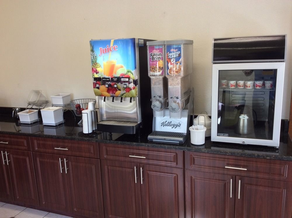 Super 8 By Wyndham Sarasota Near Siesta Key Motel Buitenkant foto