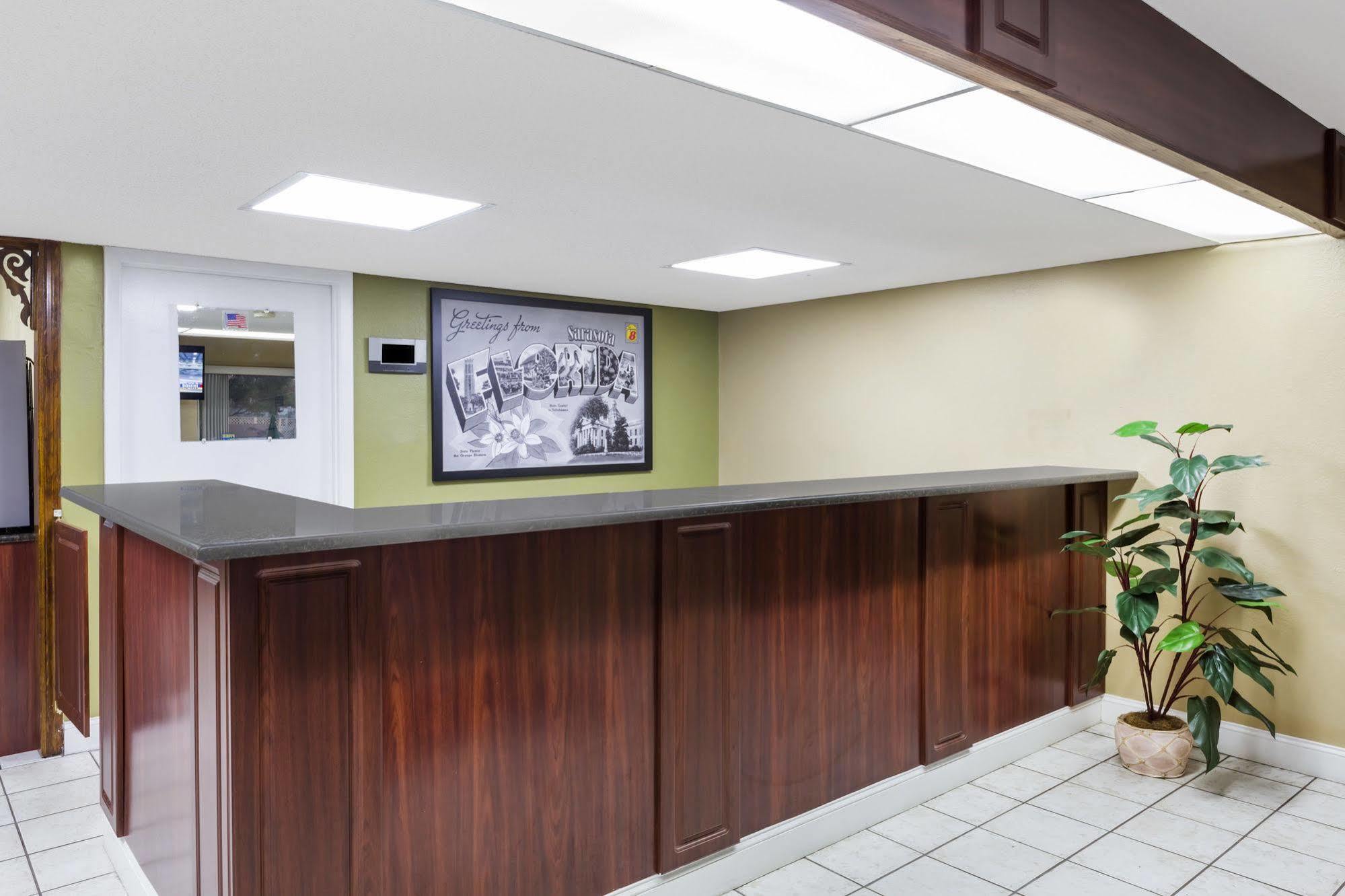 Super 8 By Wyndham Sarasota Near Siesta Key Motel Buitenkant foto